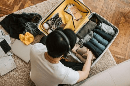 Como montar looks práticos para levar em viagens de longa duração