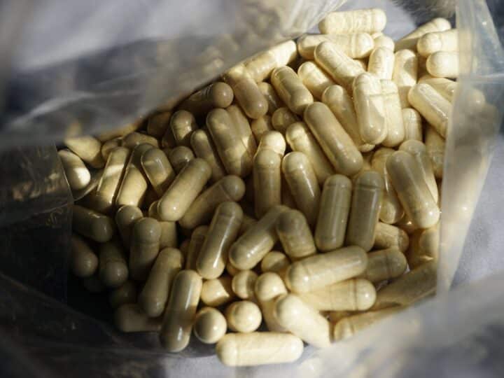 Maca Peruana e o Equilíbrio Hormonal: O Que a Ciência Diz Sobre Seus Efeitos