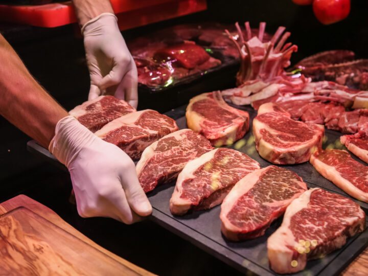 O que considerar ao escolher diferentes cortes de carne para o churrasco?
