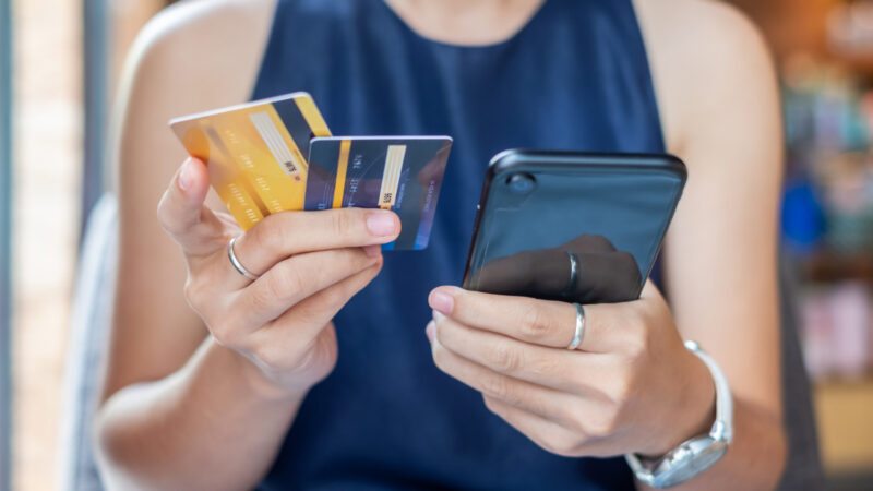 Como pagar boleto com cartão de crédito: guia completo para quem precisa de mais prazo