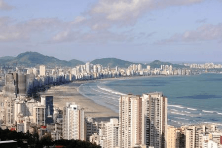 Vale mais a pena morar em bairros centrais ou próximos à orla em Santos?