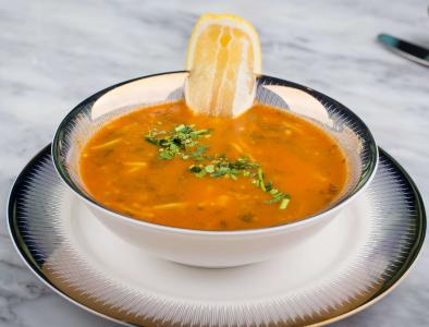 Caldos fáceis e saborosos que ajudam na recuperação muscular noturna
